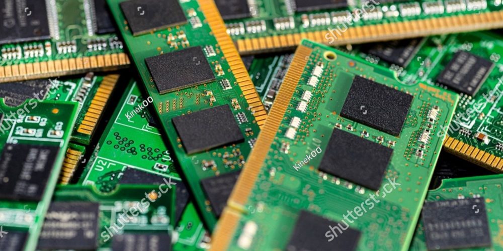 stock-photo-a-stack-of-old-sdram-memory-modules-lying-on-a-printed-circuit-board-2699876139